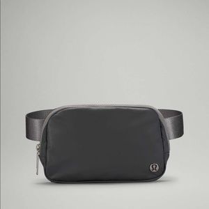Lululemon Everywhere Belt Bag Asphalt Gray
